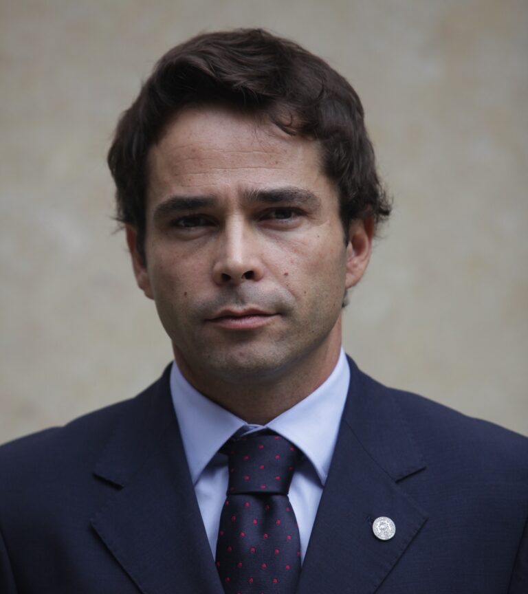 orf-person-ricardo_faria